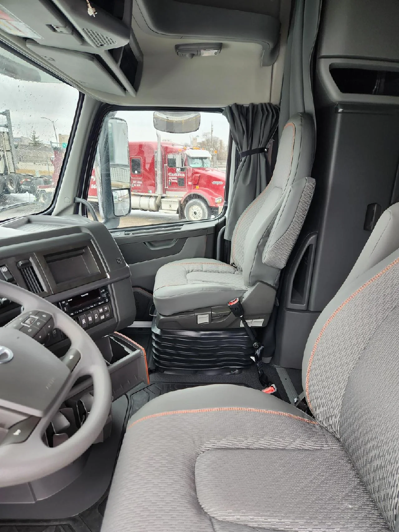 2025 Volvo in Romulus, MI — photo 8