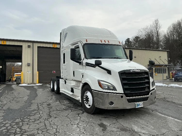 2023 Freightliner Cascadia - image 3