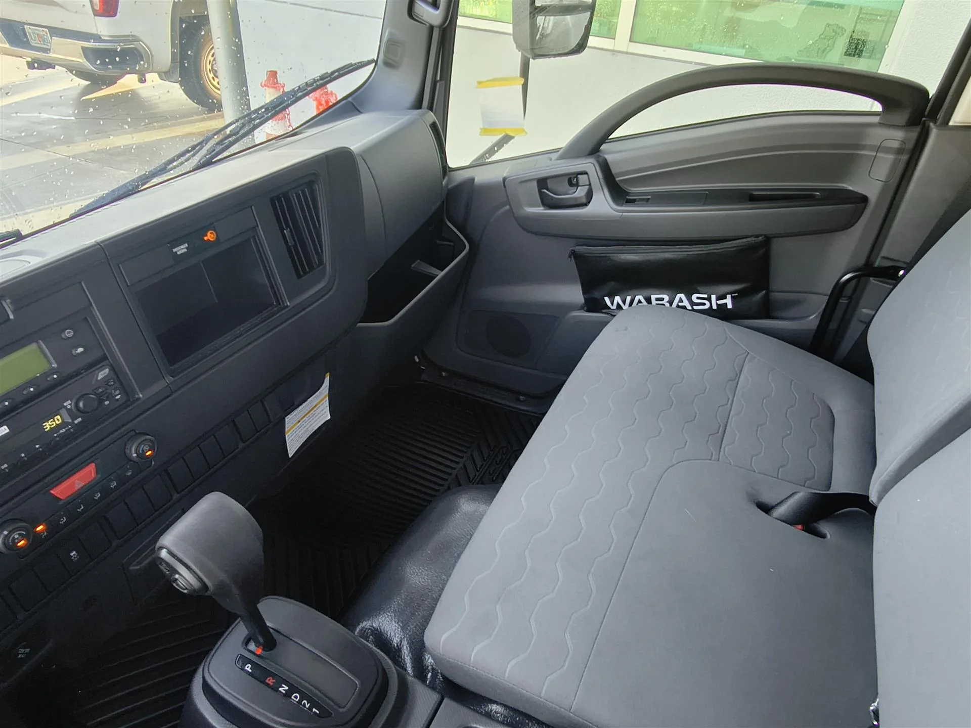 2026 Isuzu NRR in Miami, FL — photo 14