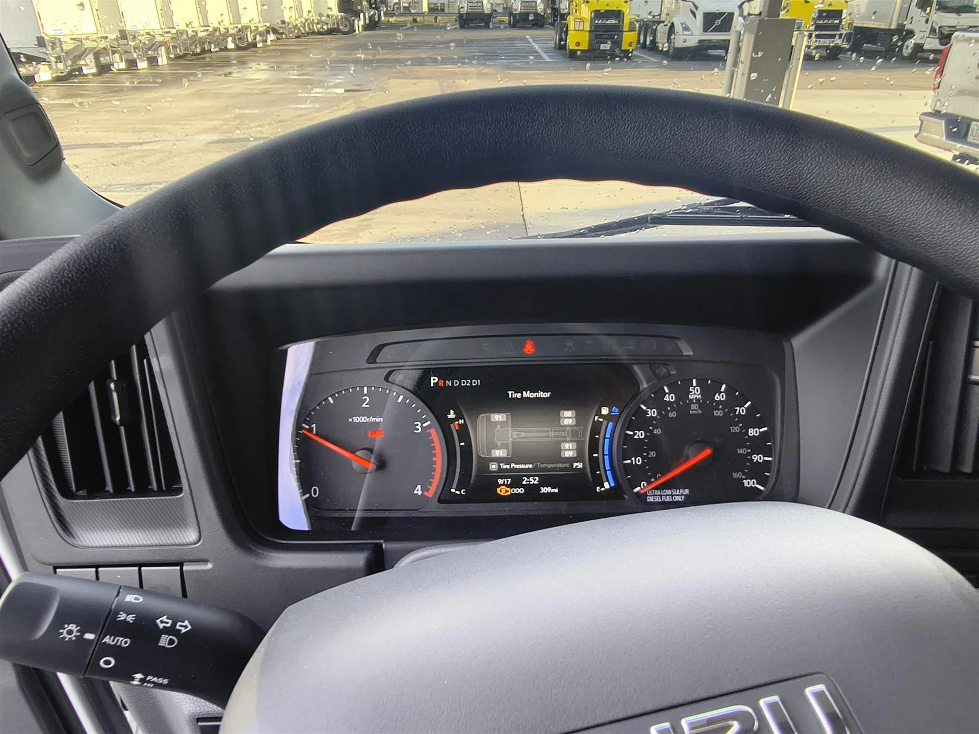 2026 Isuzu NRR in Miami, FL — photo 12