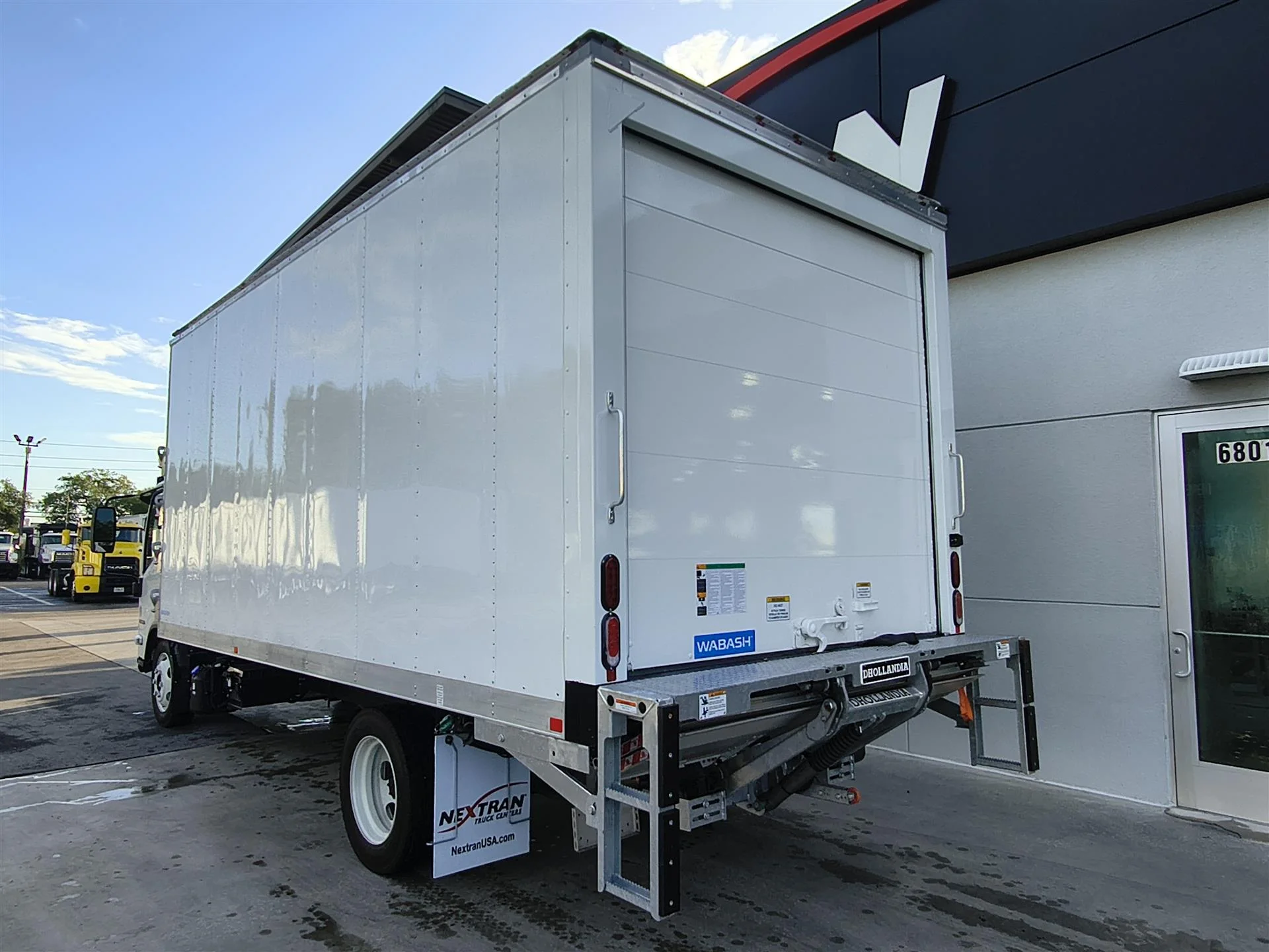 2026 Isuzu NRR in Miami, FL — photo 8