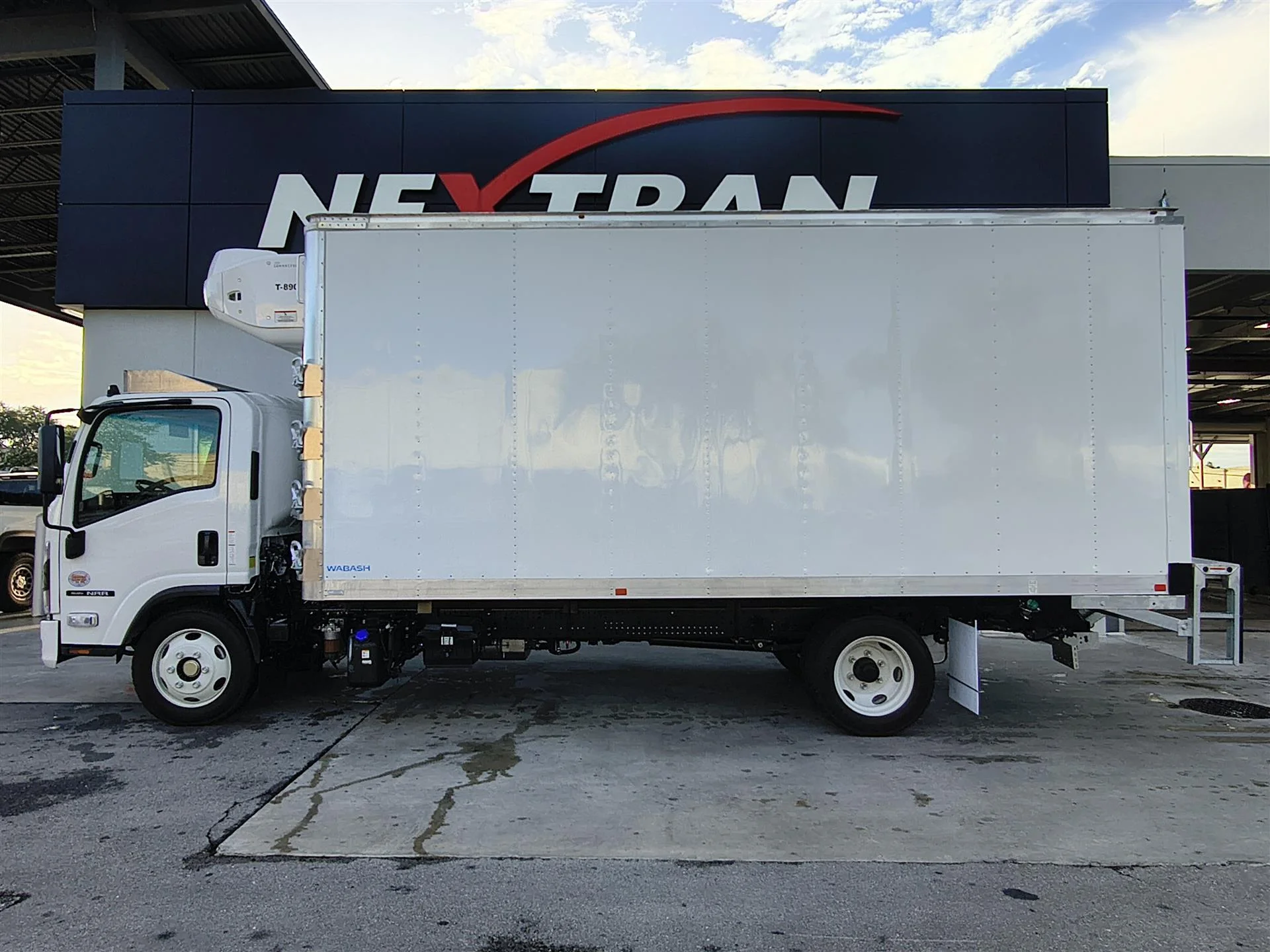 2026 Isuzu NRR in Miami, FL — photo 9