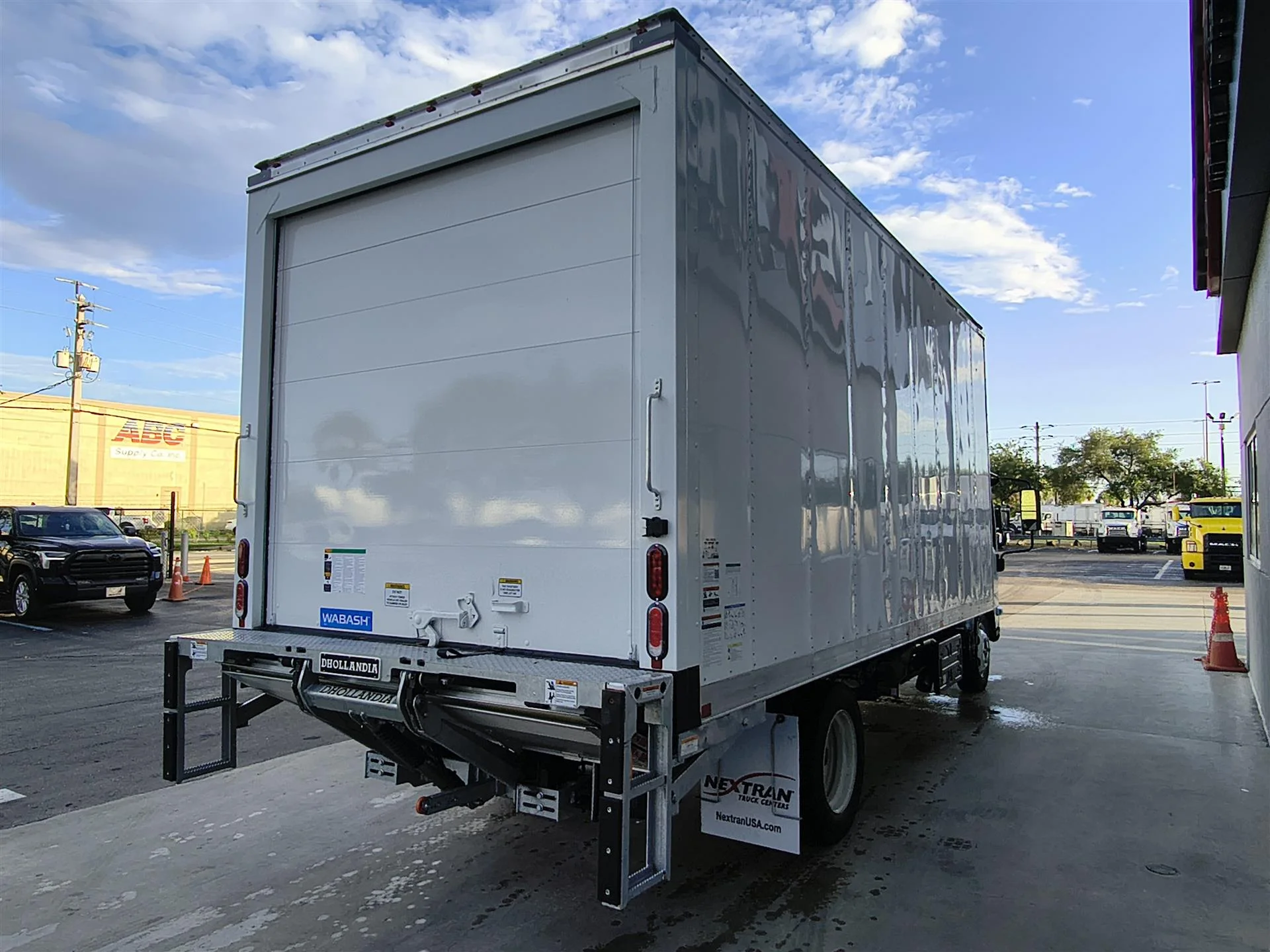 2026 Isuzu NRR in Miami, FL — photo 4