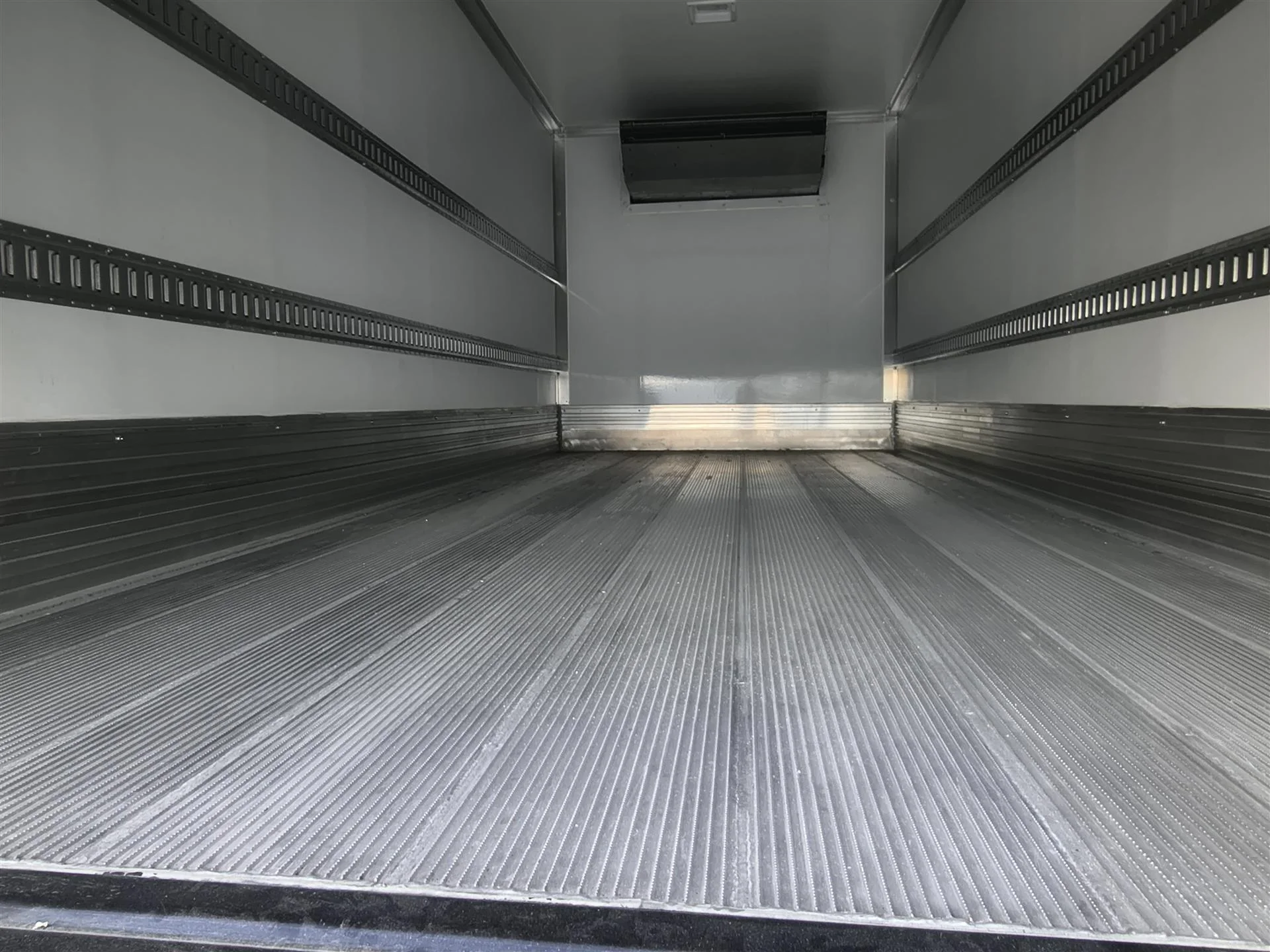 2026 Isuzu NRR in Miami, FL — photo 7