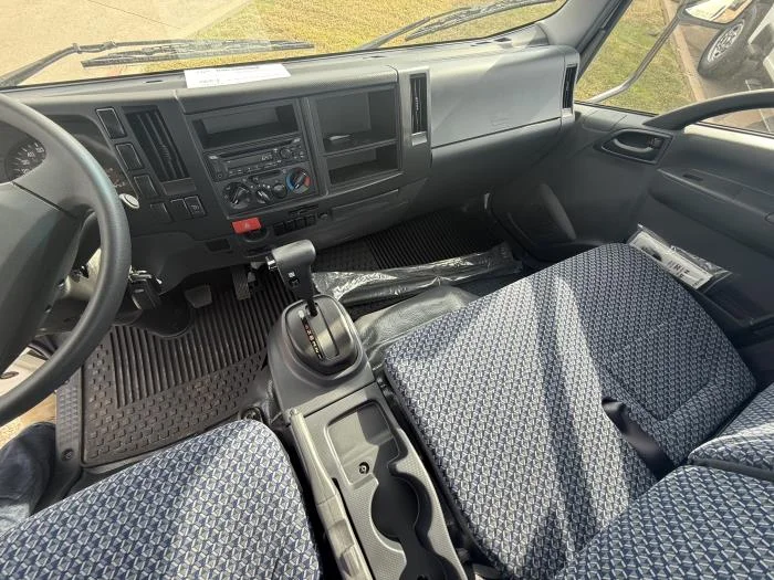 2025 Isuzu NRR - image 9