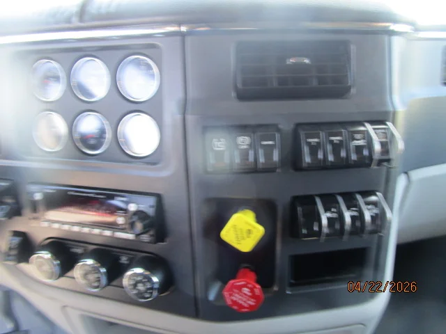 2023 Peterbilt 579 in Butler, PA — photo 13