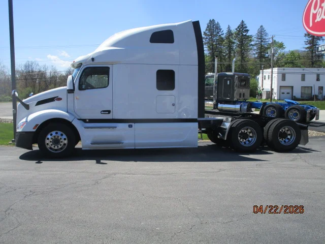 2023 Peterbilt 579 in Butler, PA — photo 2