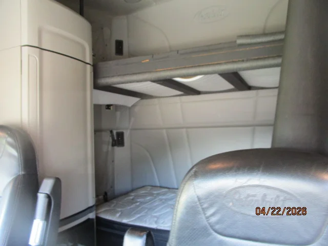 2023 Peterbilt 579 in Butler, PA — photo 10
