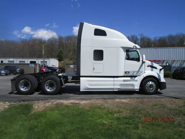 2023 Peterbilt 579 in Butler, PA — photo 6