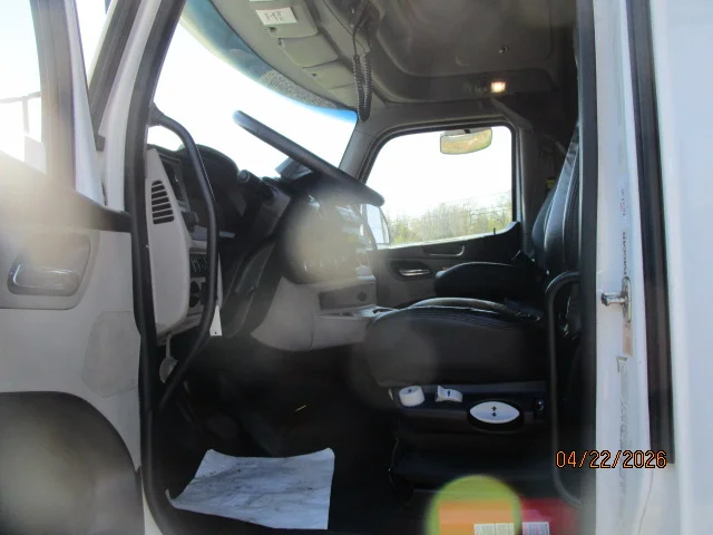 2023 Peterbilt 579 in Butler, PA — photo 9