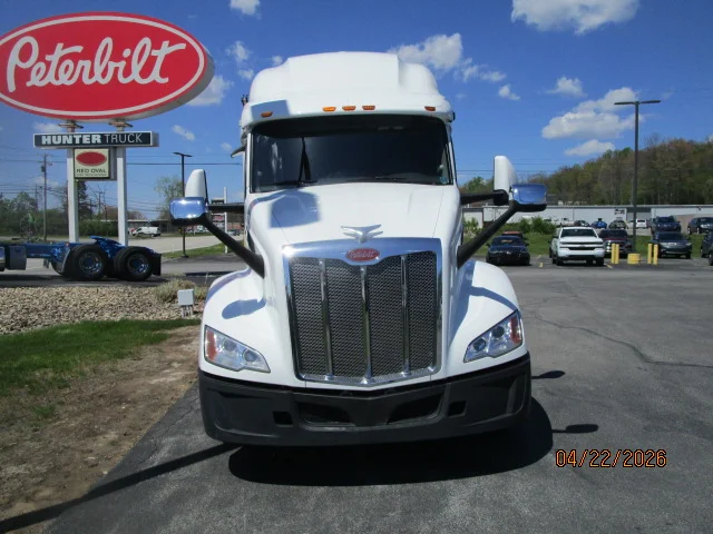 2023 Peterbilt 579 in Butler, PA — photo 8