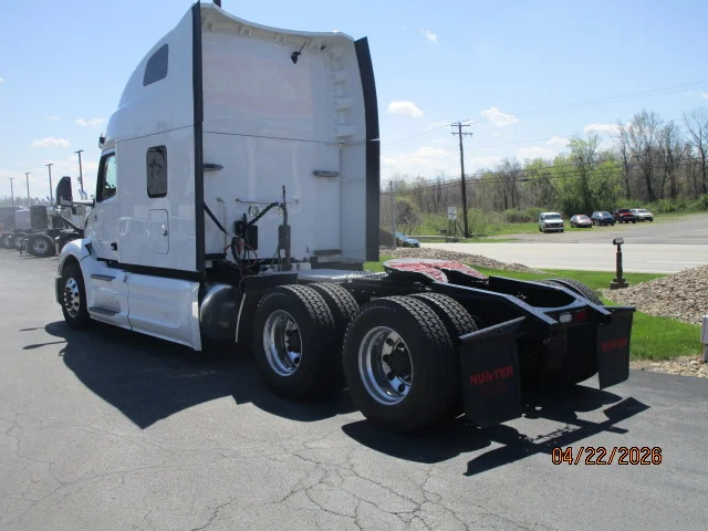 2023 Peterbilt 579 in Butler, PA — photo 3