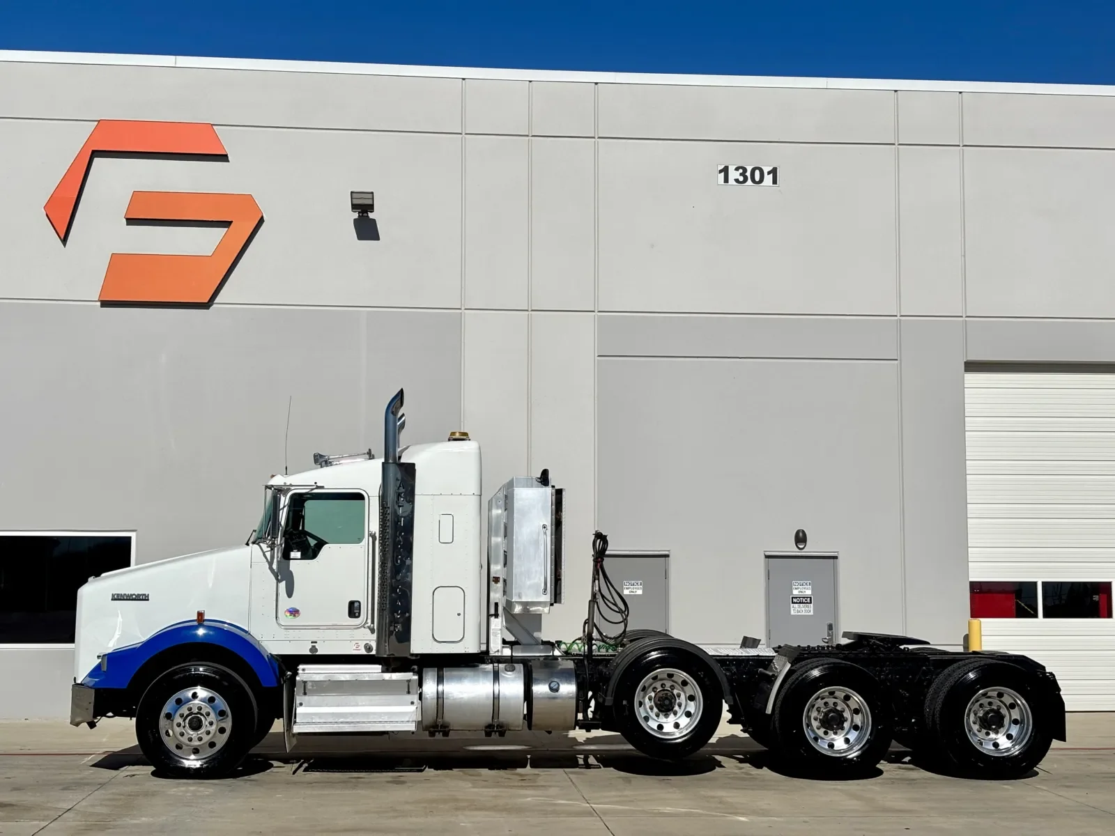 2013 Kenworth T800 - image 4