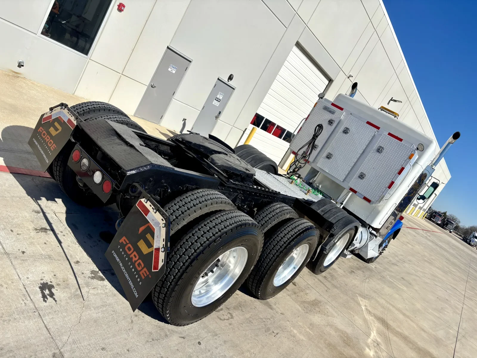 2013 Kenworth T800 - image 11