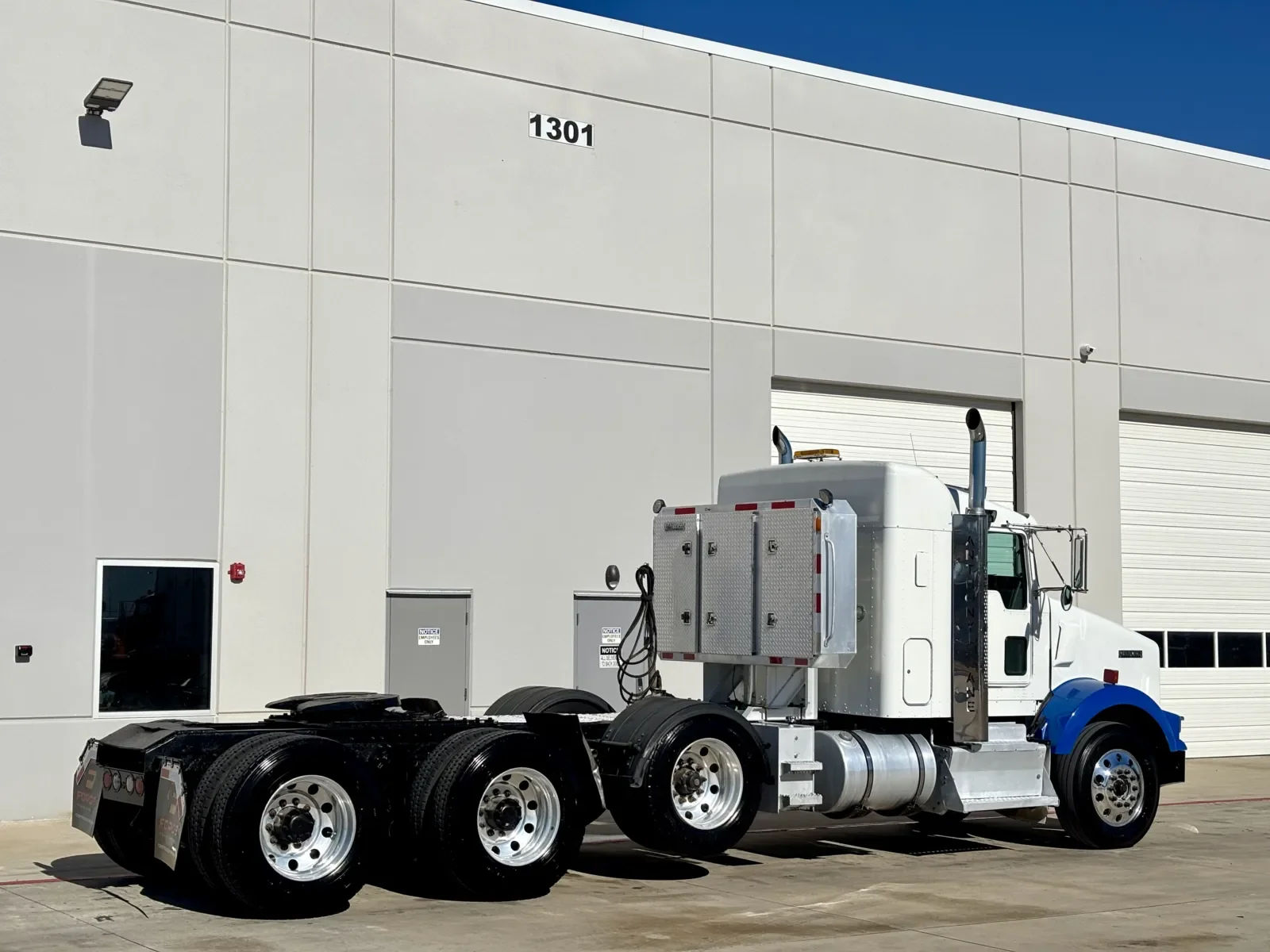 2013 Kenworth T800 - image 5