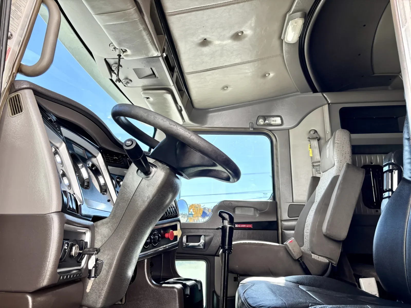 2013 Kenworth T800 - image 14