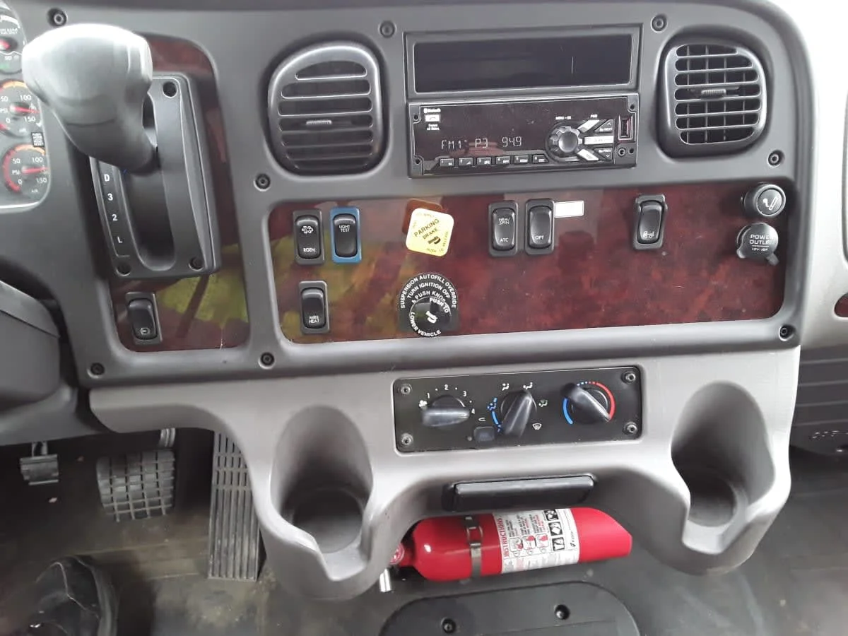 2019 Freightliner M2 106 - image 12