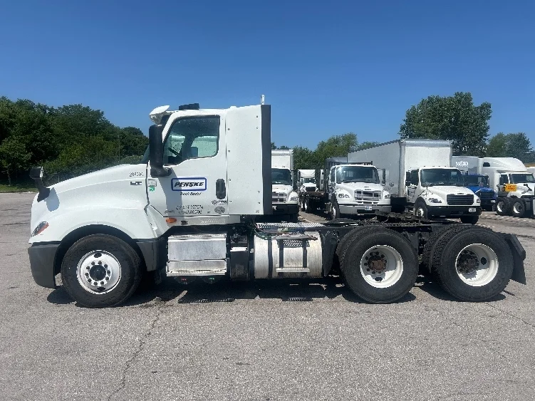 2018 International LT in Kansas City, MO — photo 4