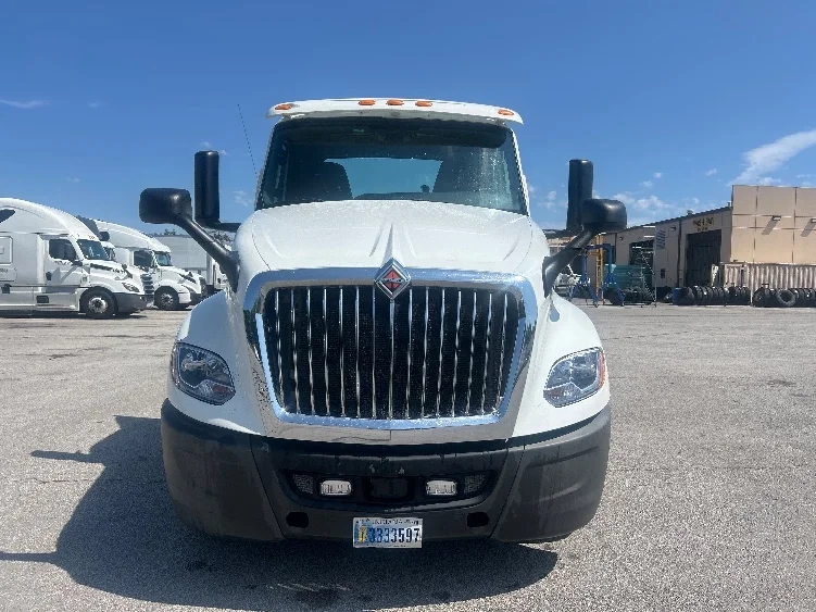 2018 International LT in Kansas City, MO — photo 2