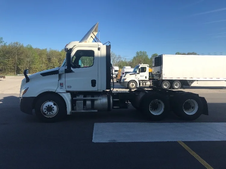 2018 Freightliner Cascadia in Middlefield, OH — photo 4