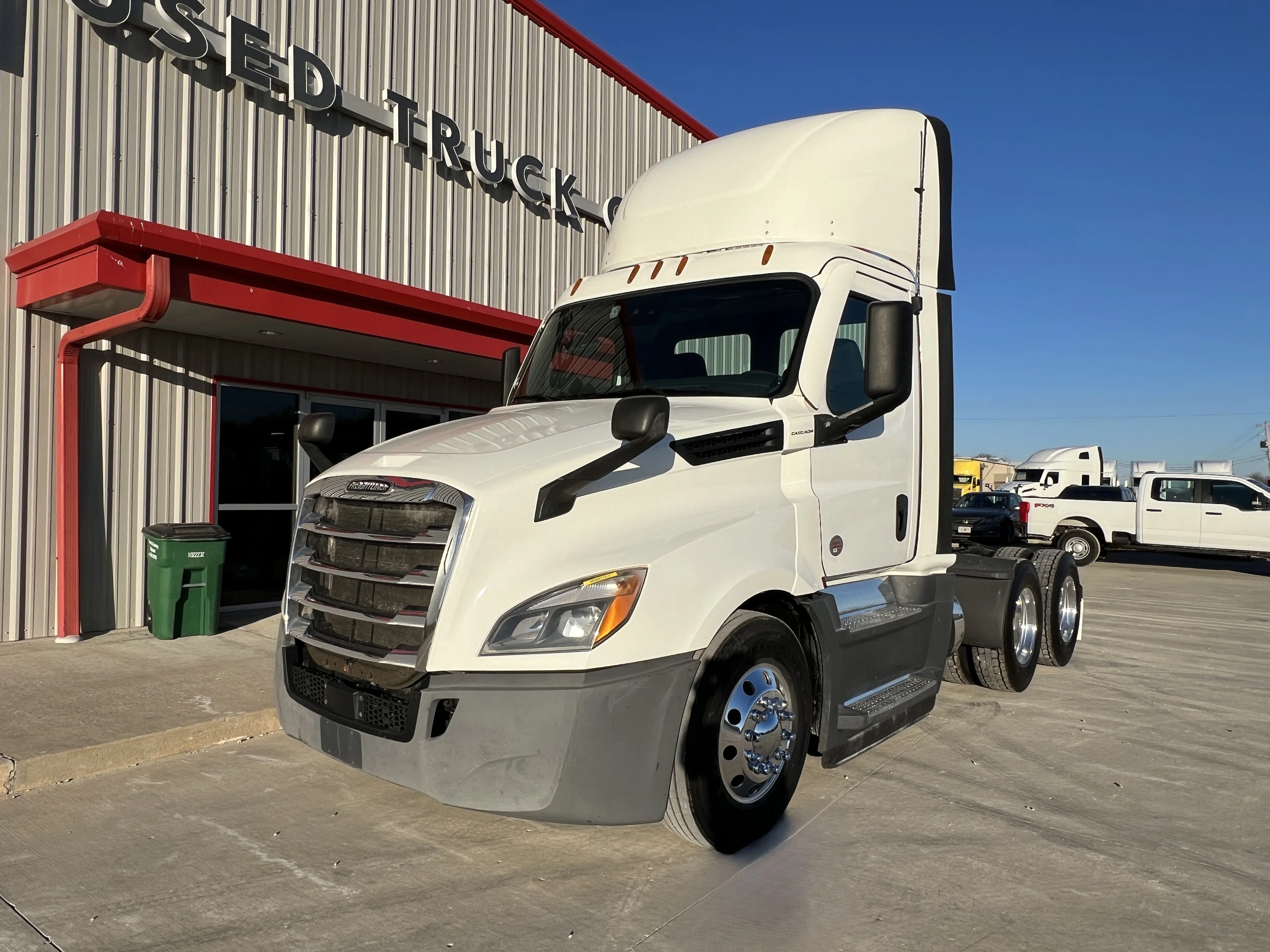 2021 Freightliner Cascadia - image 1