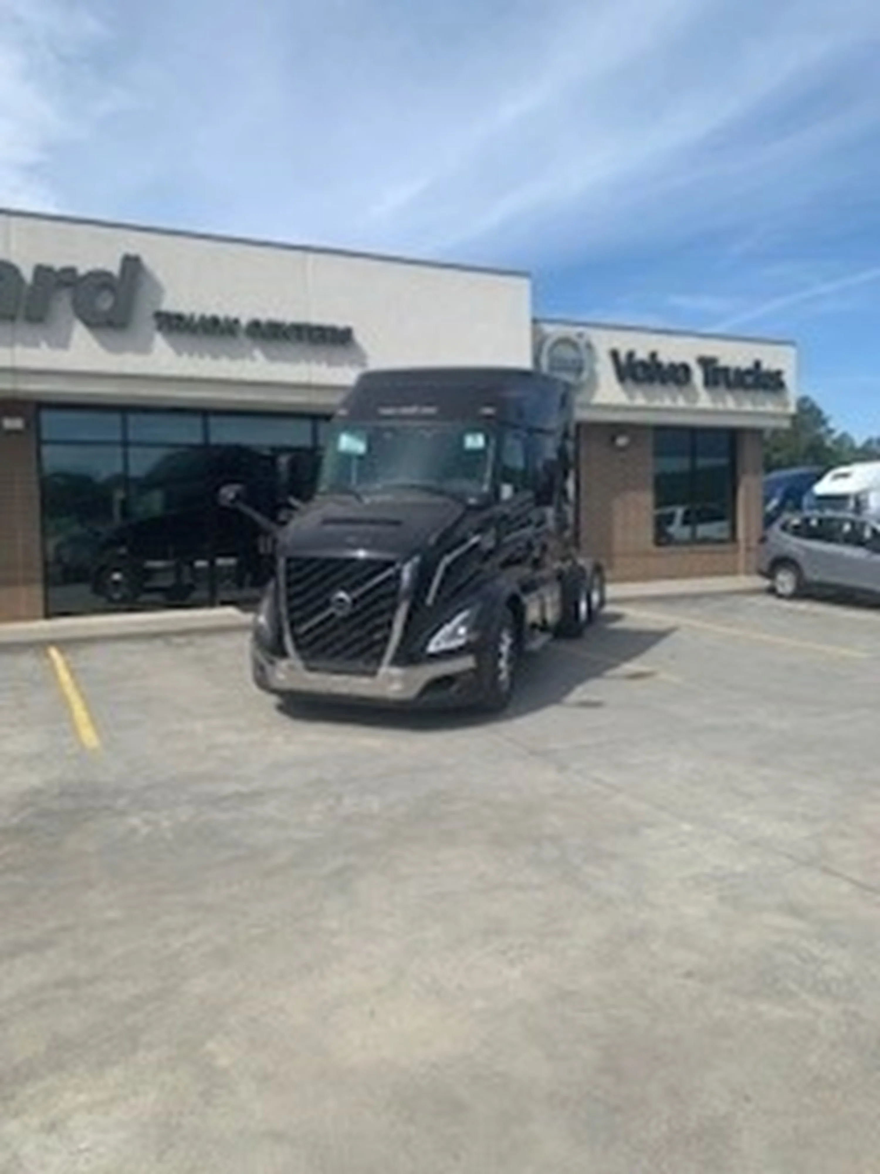 2027 Volvo in ADAIRSVILLE, GA — photo 2