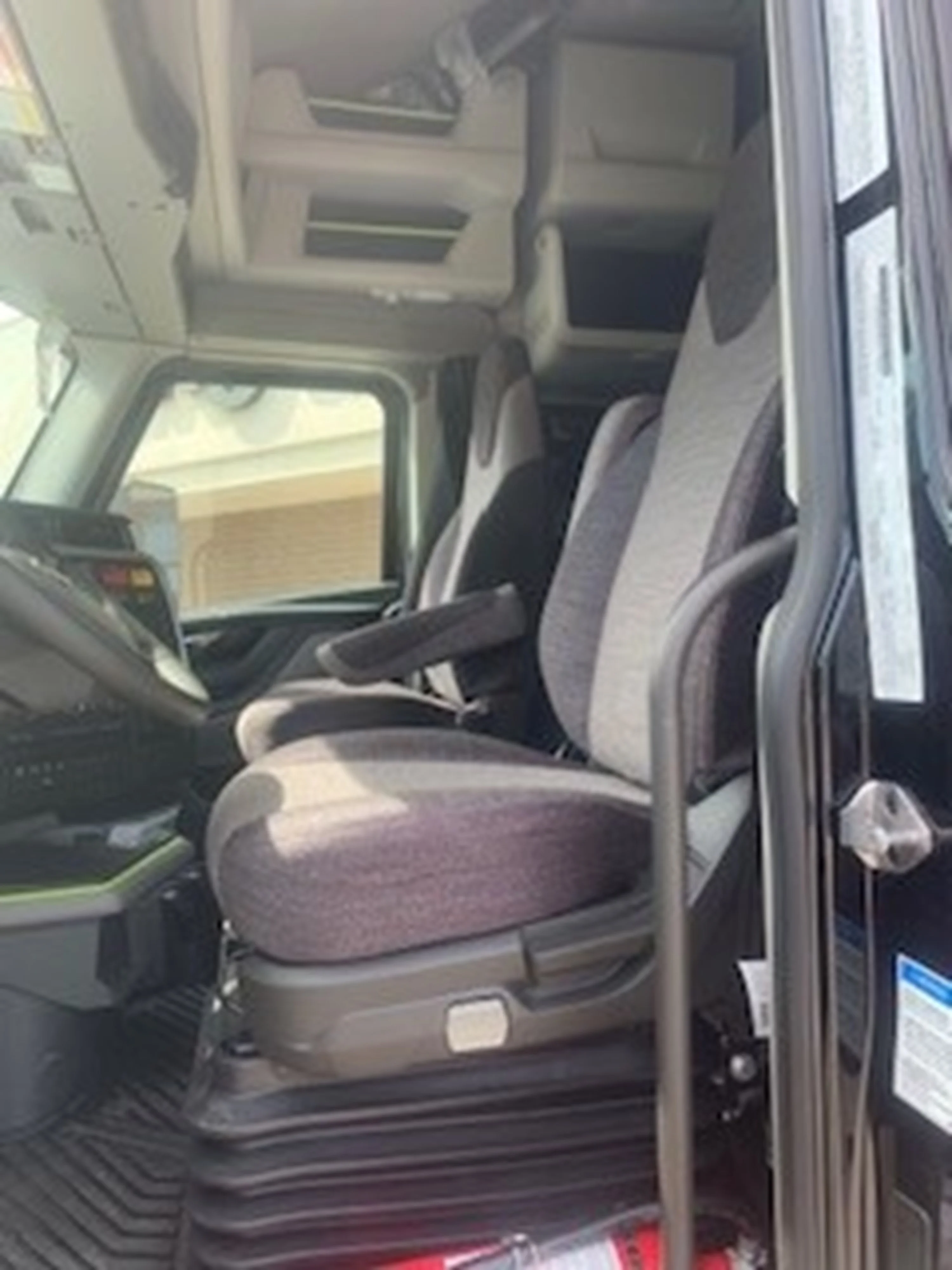 2027 Volvo in ADAIRSVILLE, GA — photo 4