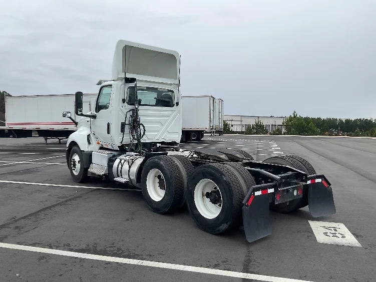 2019 International LT - image 5