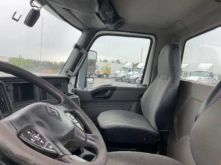 2019 International LT - image 10
