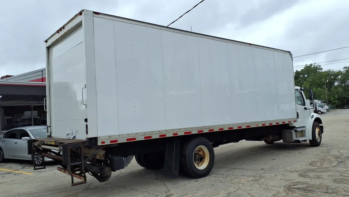 2018 Freightliner M2 106 in Warwick, RI — photo 4