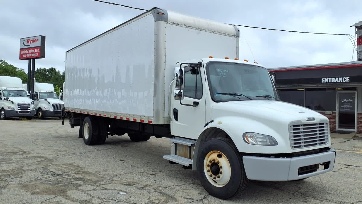2018 Freightliner M2 106 in Warwick, RI — photo 3