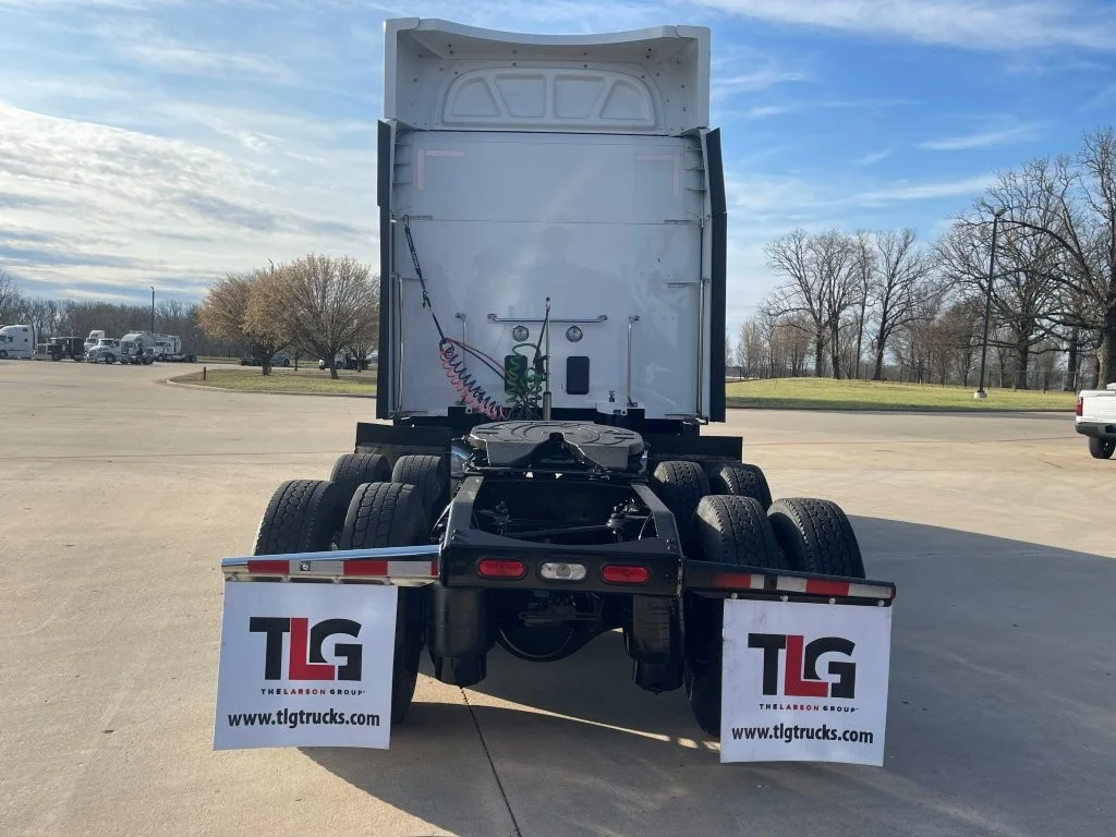 2023 Peterbilt 579 - image 4