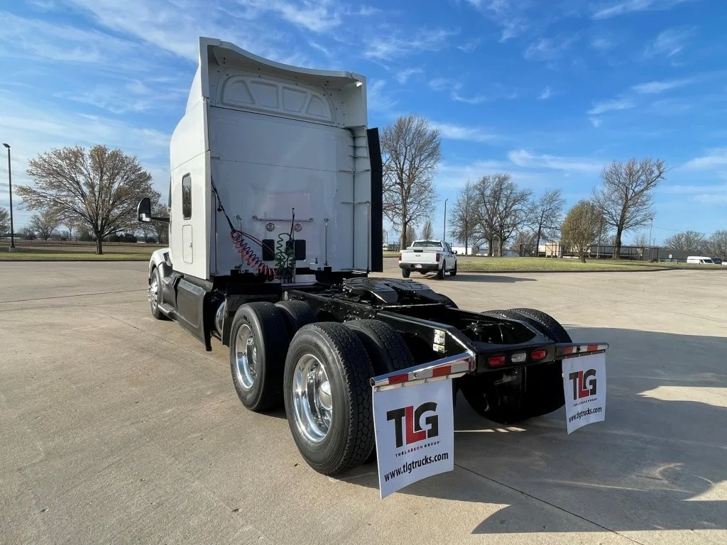 2023 Peterbilt 579 - image 3