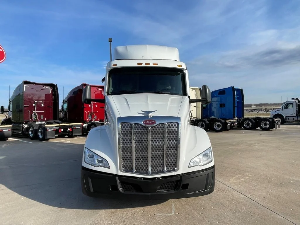 2023 Peterbilt 579 - image 8