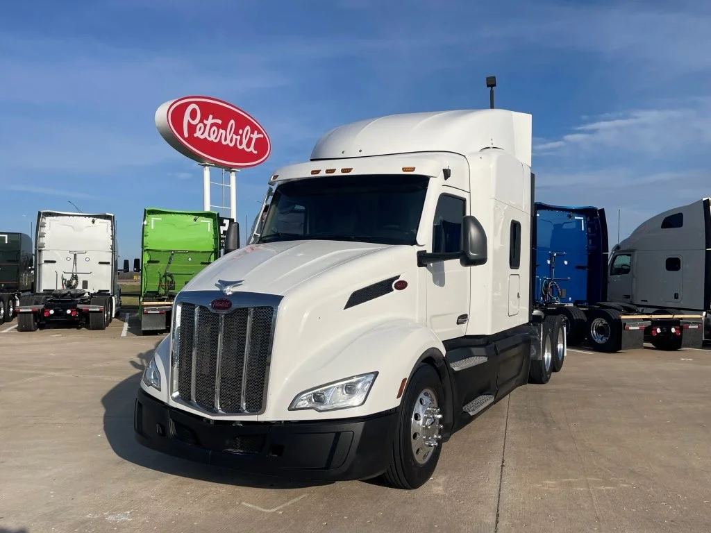 2023 Peterbilt 579 - image 1