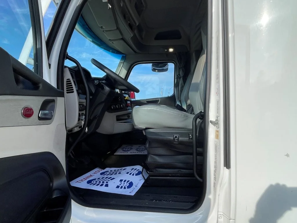 2023 Peterbilt 579 - image 10