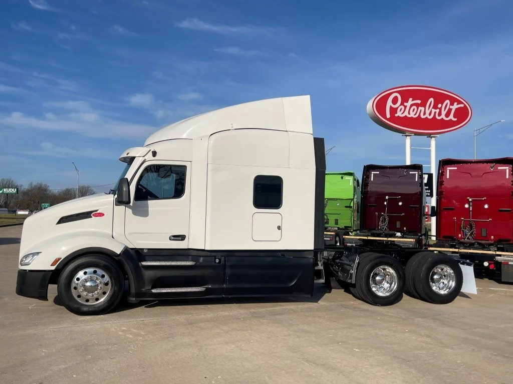 2023 Peterbilt 579 - image 2
