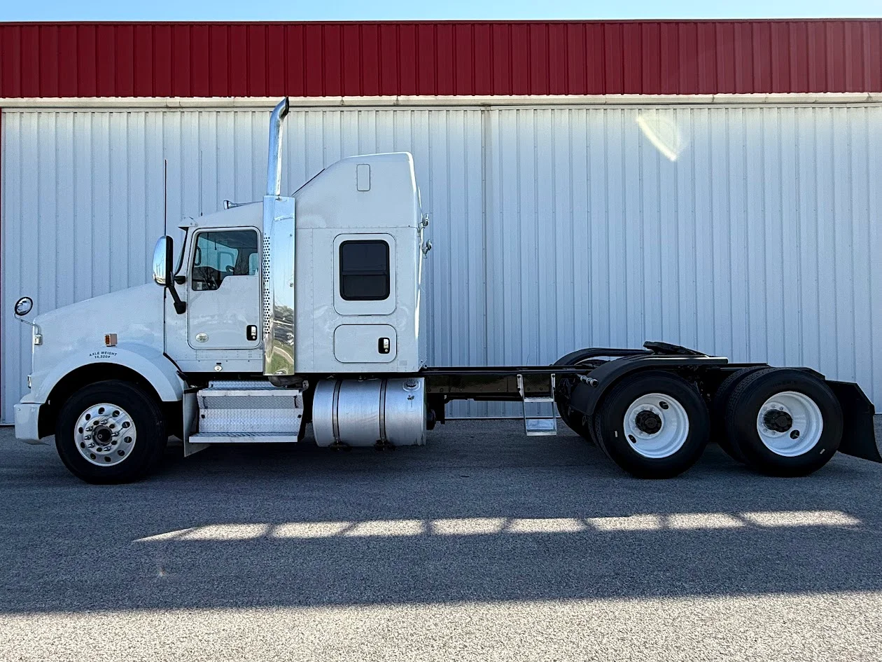 2019 Kenworth T800 - image 6
