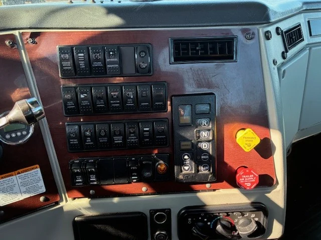 2016 Western Star - image 7