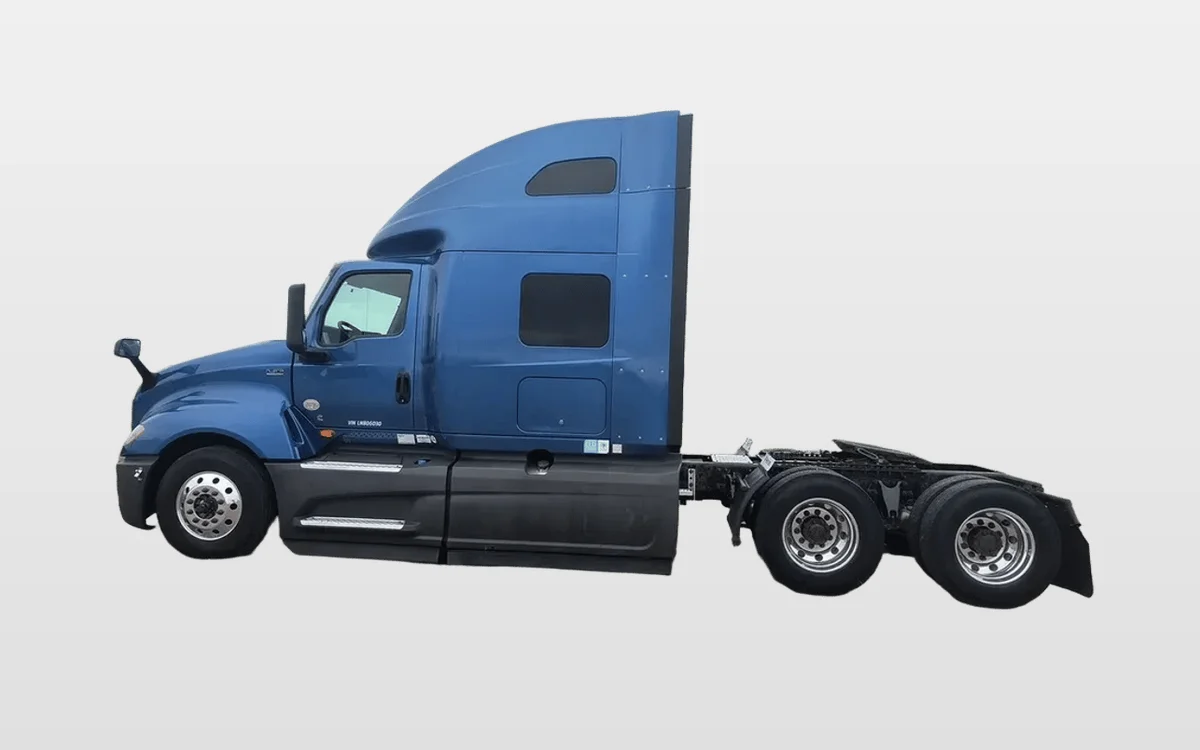 2020 International LT - image 1