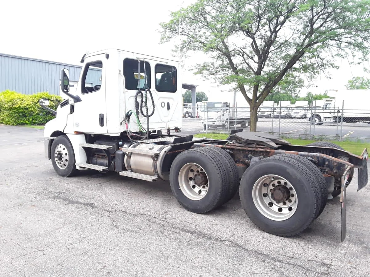 2020 Freightliner Cascadia in Hilliard, OH — photo 6