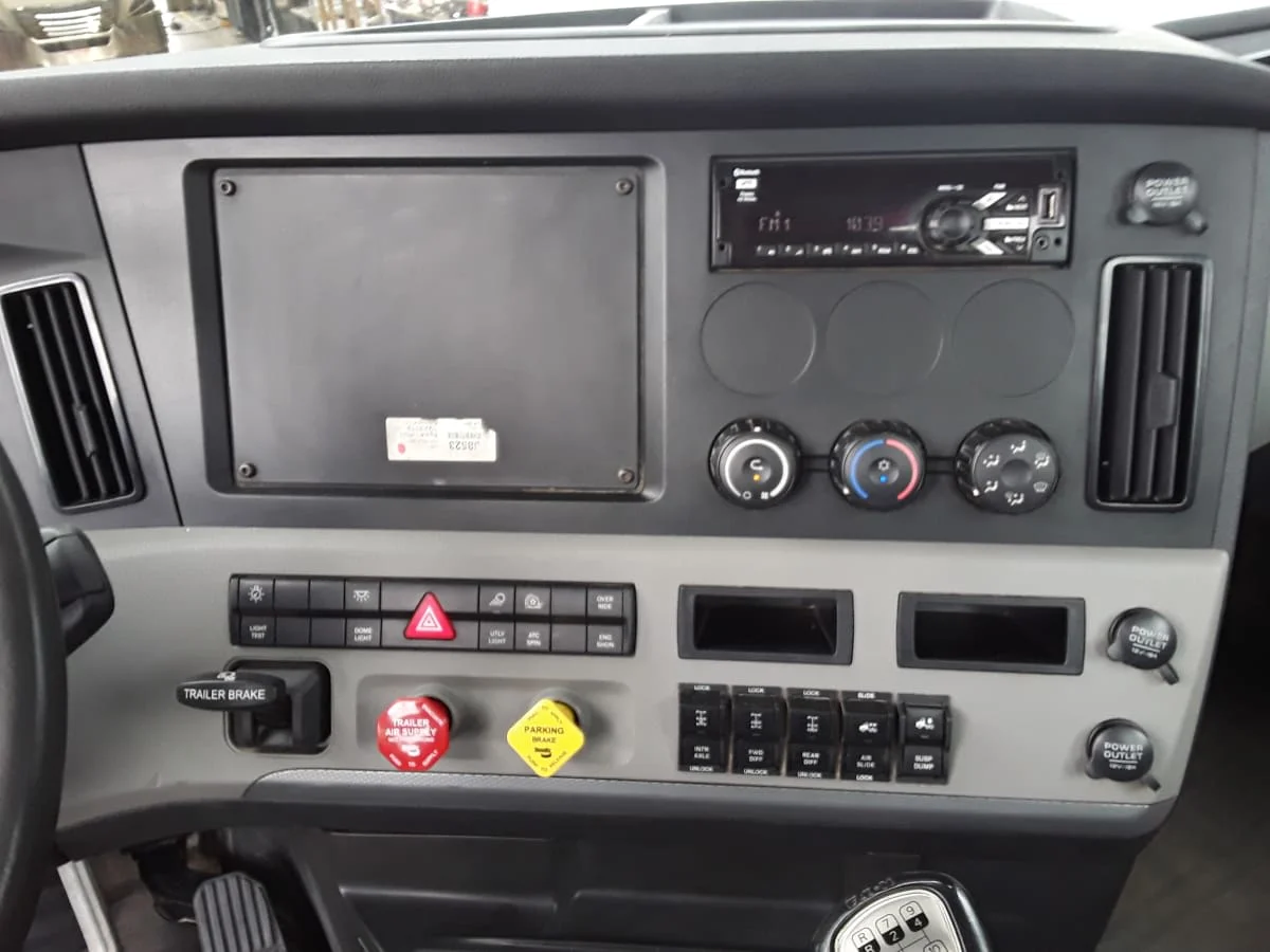 2020 Freightliner Cascadia in Hilliard, OH — photo 9