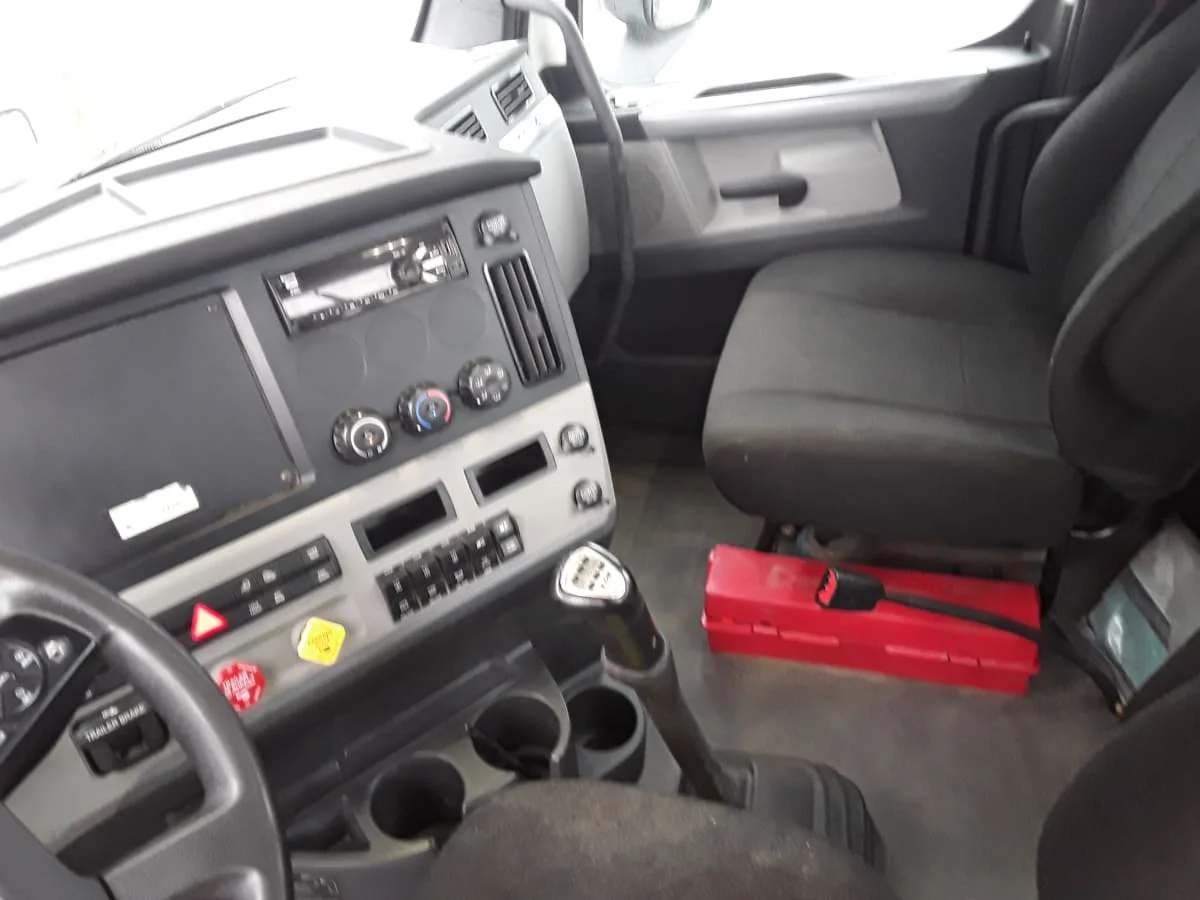 2020 Freightliner Cascadia in Hilliard, OH — photo 7