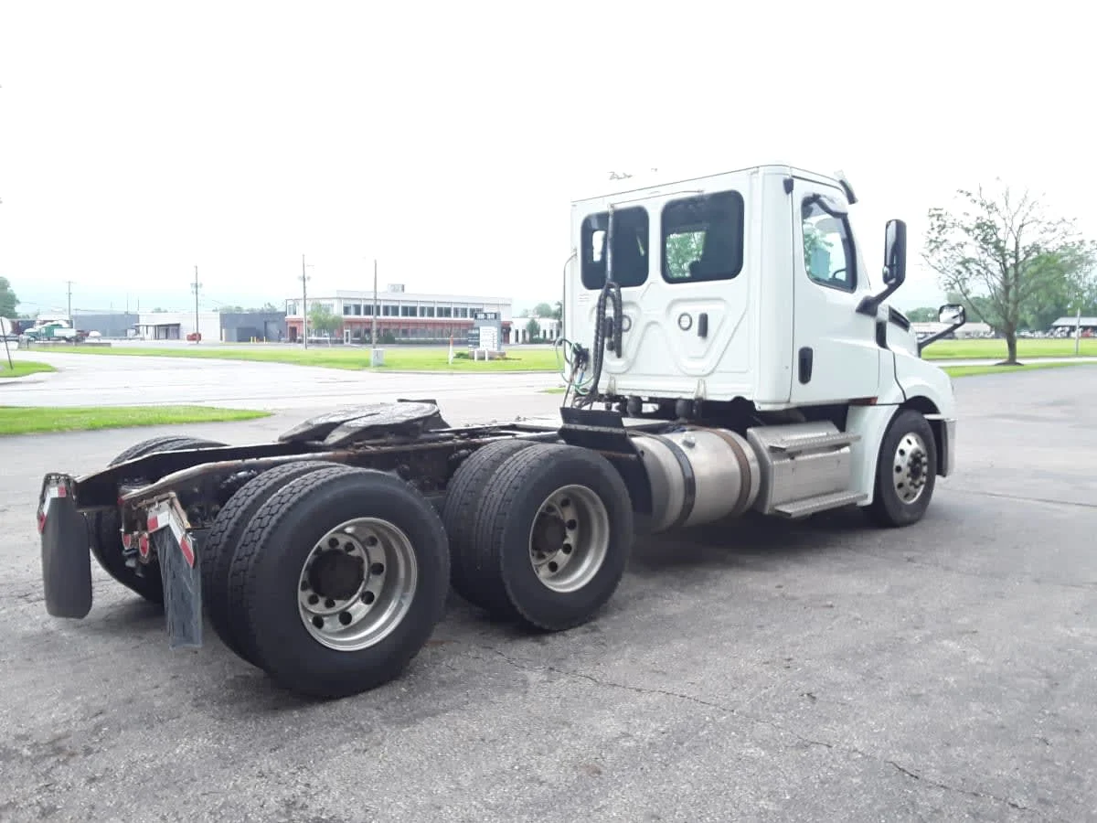 2020 Freightliner Cascadia in Hilliard, OH — photo 4