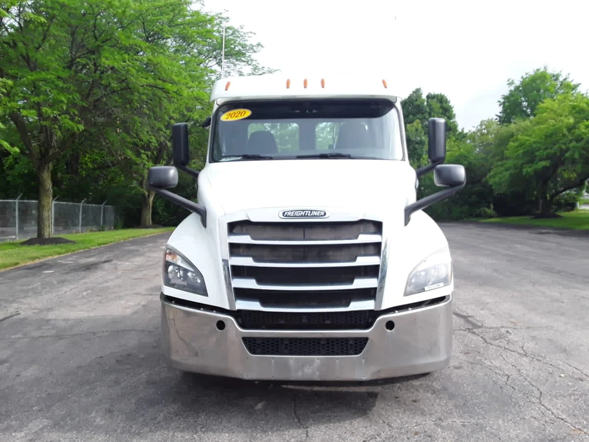 2020 Freightliner Cascadia in Hilliard, OH — photo 2
