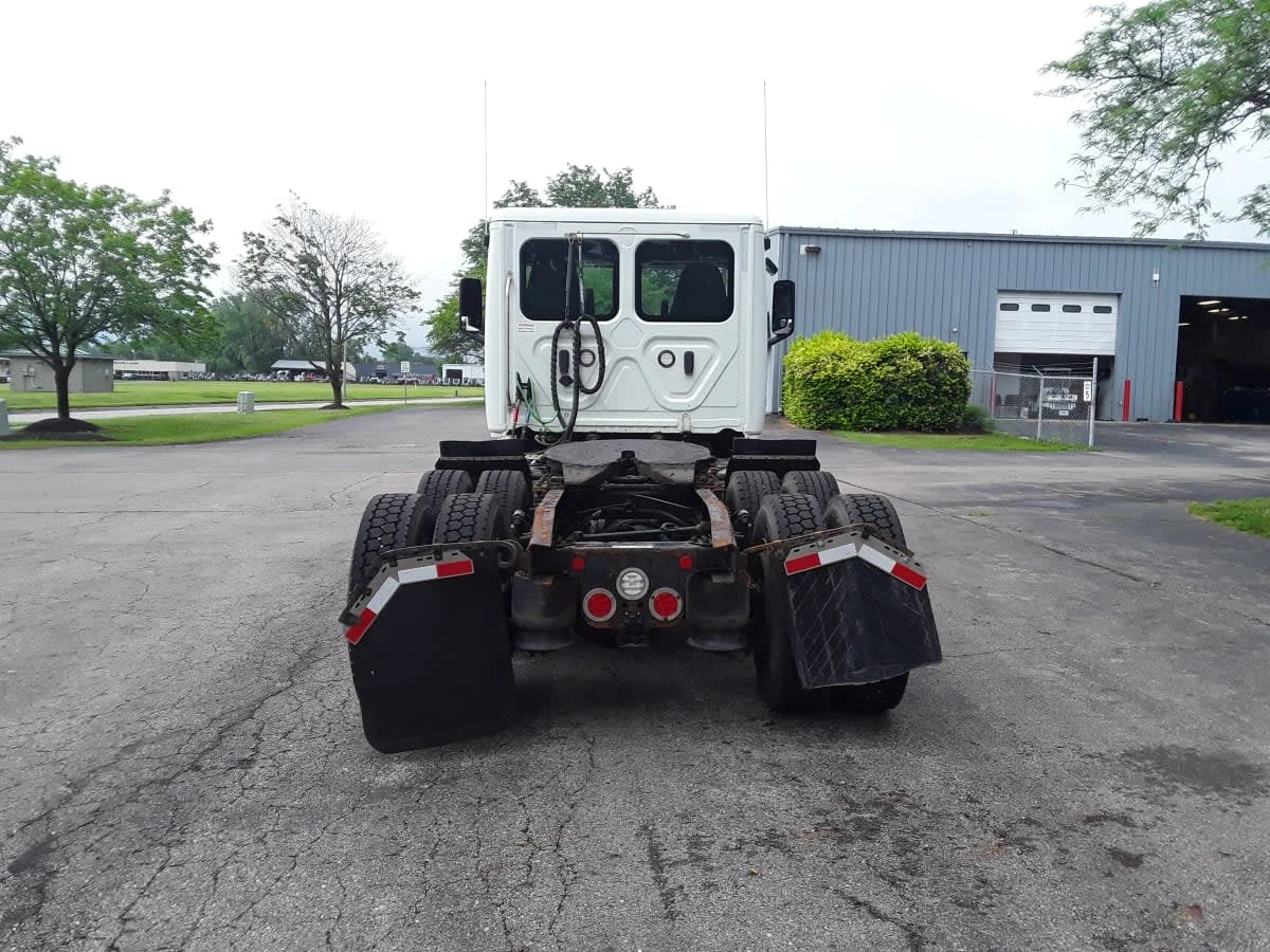 2020 Freightliner Cascadia in Hilliard, OH — photo 5