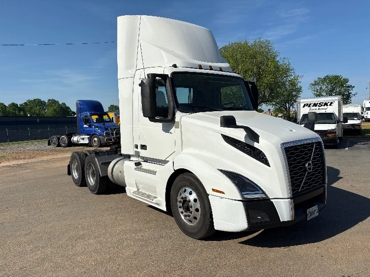 2022 Volvo VNL 300 in Mebane, NC