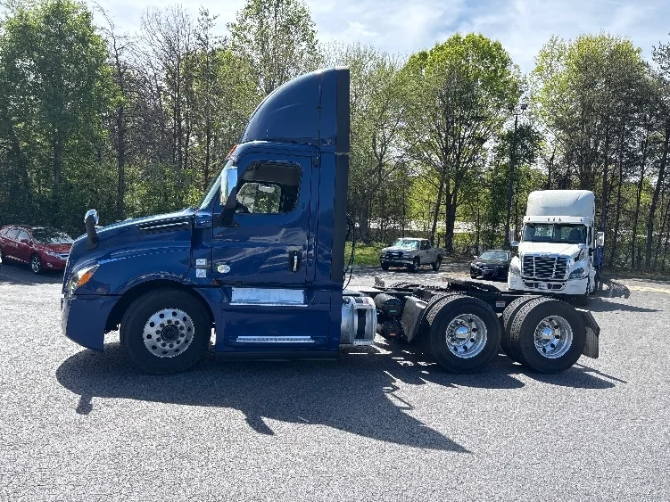 2020 Freightliner Cascadia in Concord, NC — photo 4