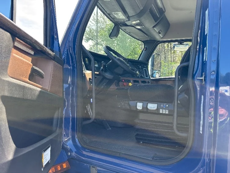 2020 Freightliner Cascadia in Concord, NC — photo 9