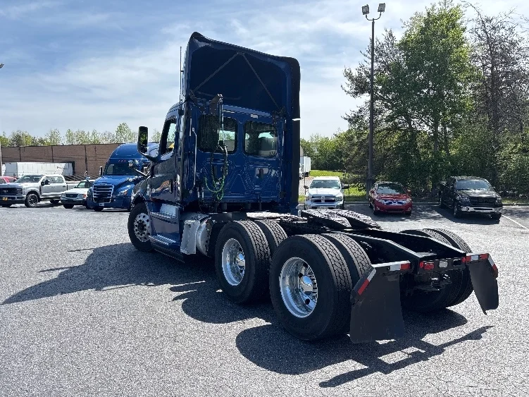 2020 Freightliner Cascadia in Concord, NC — photo 5